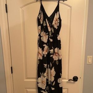 Jumpsuit-Size Small-Beautiful lightweight jumpsuit with a tropical flower print